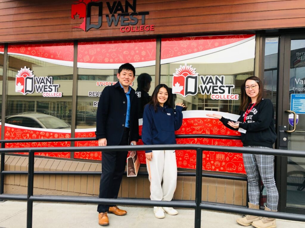 ケロウナ留学バンウェストカレッジ